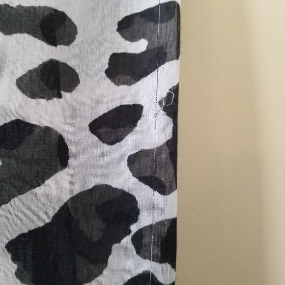 H & M Black and white leopard print sheer scarf - Picture 9 of 9